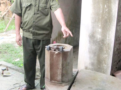 Giếng nước, nơi tên Toán sau khi trói bà Thắng rồi ném xuống đó. Giếng nước, nơi tên Toán sau khi trói bà Thắng rồi ném xuống đó