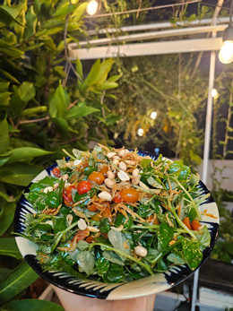 Rau trái được thu hái và chế biến ngay nên luôn tươi ngon.