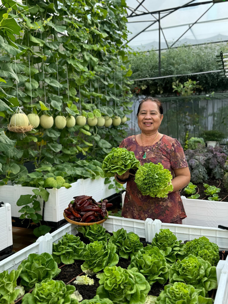 Mẹ chị Tú khỏe mạnh và minh mẫn ở tuổi 74.