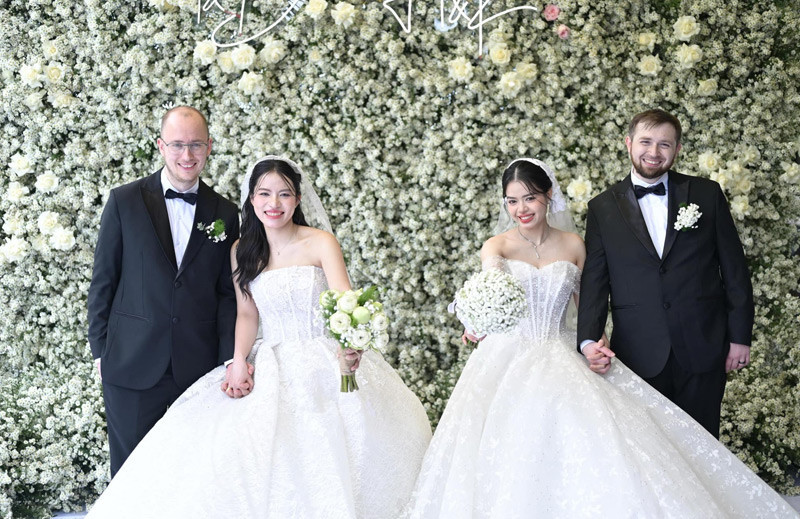 Hai cô dâu rạng rỡ trong ngày vui Hai cô dâu rạng rỡ trong ngày vui