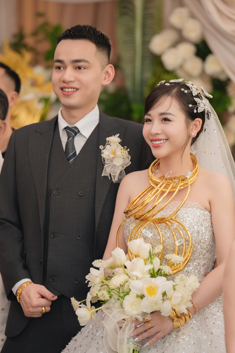 Cặp đôi kết hôn sau 15 ngày tìm hiểu.