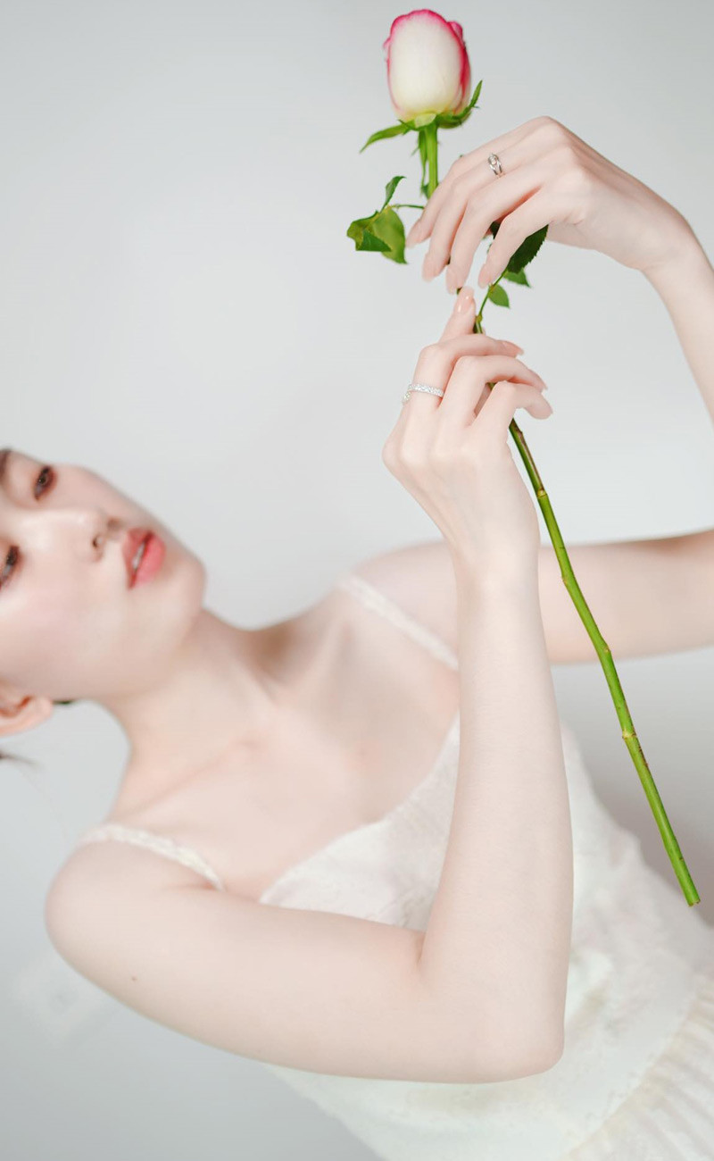 Đôi tay của Tuyến sau khi lên hình.