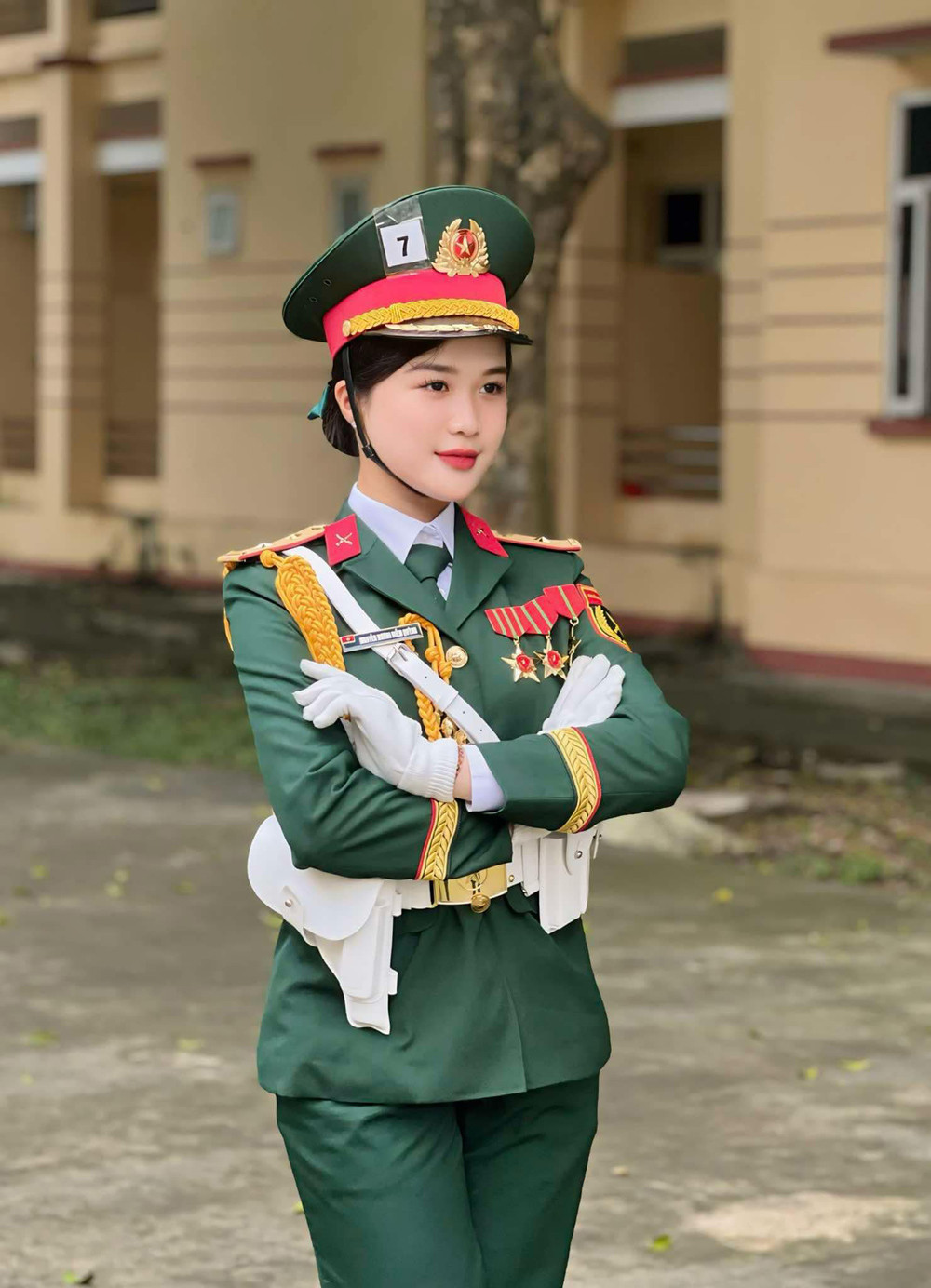 Diễm Quỳnh thuộc khối nữ Quân y.