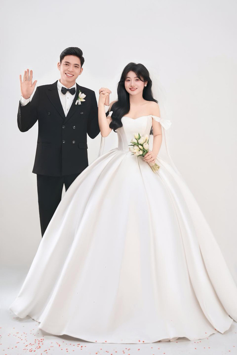 Vợ chồng Tiến quen nhau khi làm việc tại Nhật Bản. Vợ chồng Tiến quen nhau khi làm việc tại Nhật Bản.