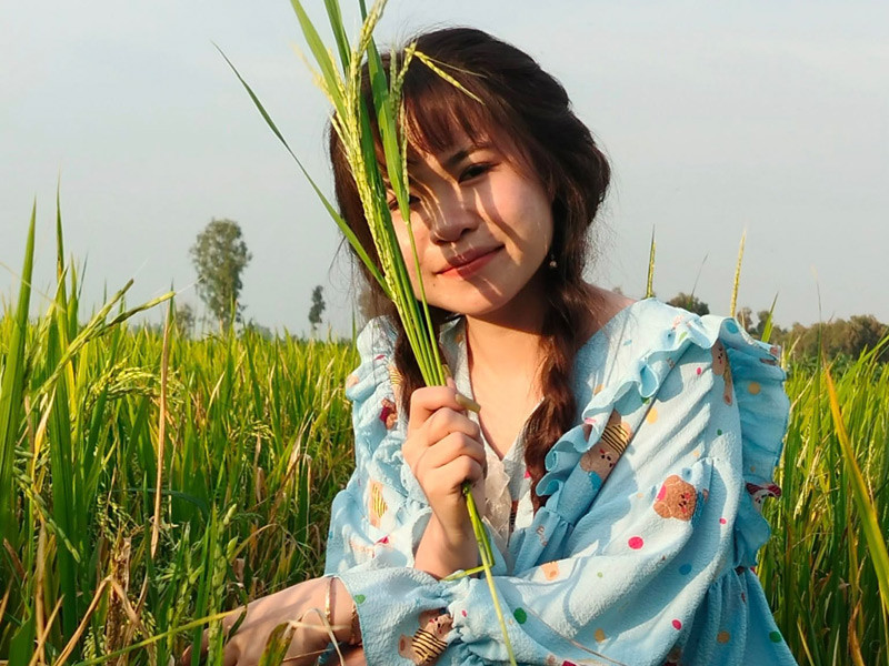 Ở nhà, Huỳnh Như có biệt danh là Kẹo. Ở nhà, Huỳnh Như có biệt danh là Kẹo.