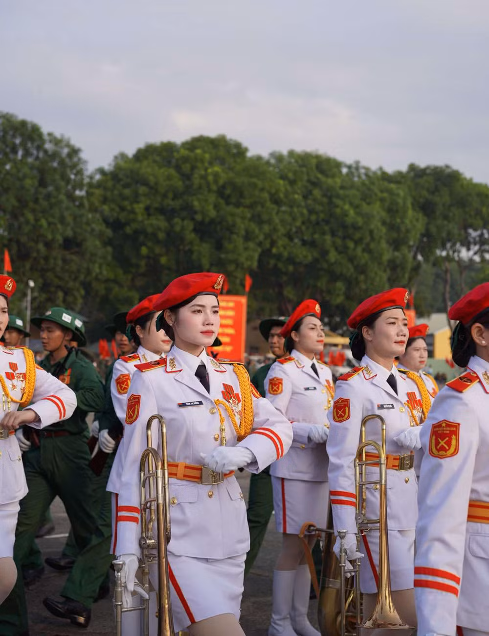 Hưởng và đồng đội tập luyện trong thời gian dài. Hưởng và đồng đội tập luyện trong thời gian dài.