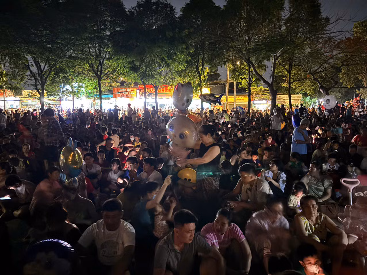Nức lòng 'đại tiệc' pháo hoa mừng 50 năm thống nhất đất nước ảnh 23
