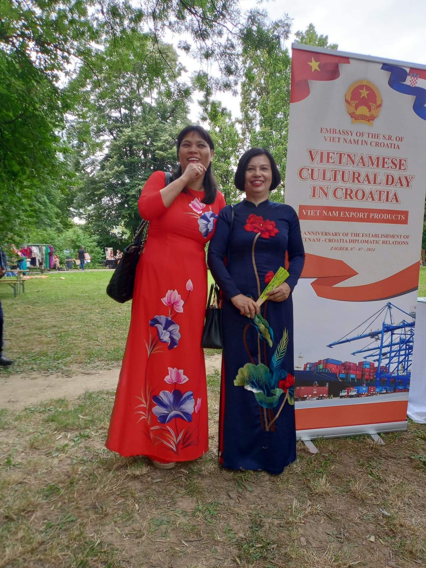 Đại sứ Việt Nam tại Hungary kiêm nhiệm Croatia Nguyễn Thị Bích Thảo (bên phải) tại Ngày Văn hóa Việt Nam ở Croatia. Đại sứ Việt Nam tại Hungary kiêm nhiệm Croatia Nguyễn Thị Bích Thảo (bên phải) tại Ngày Văn hóa Việt Nam ở Croatia.