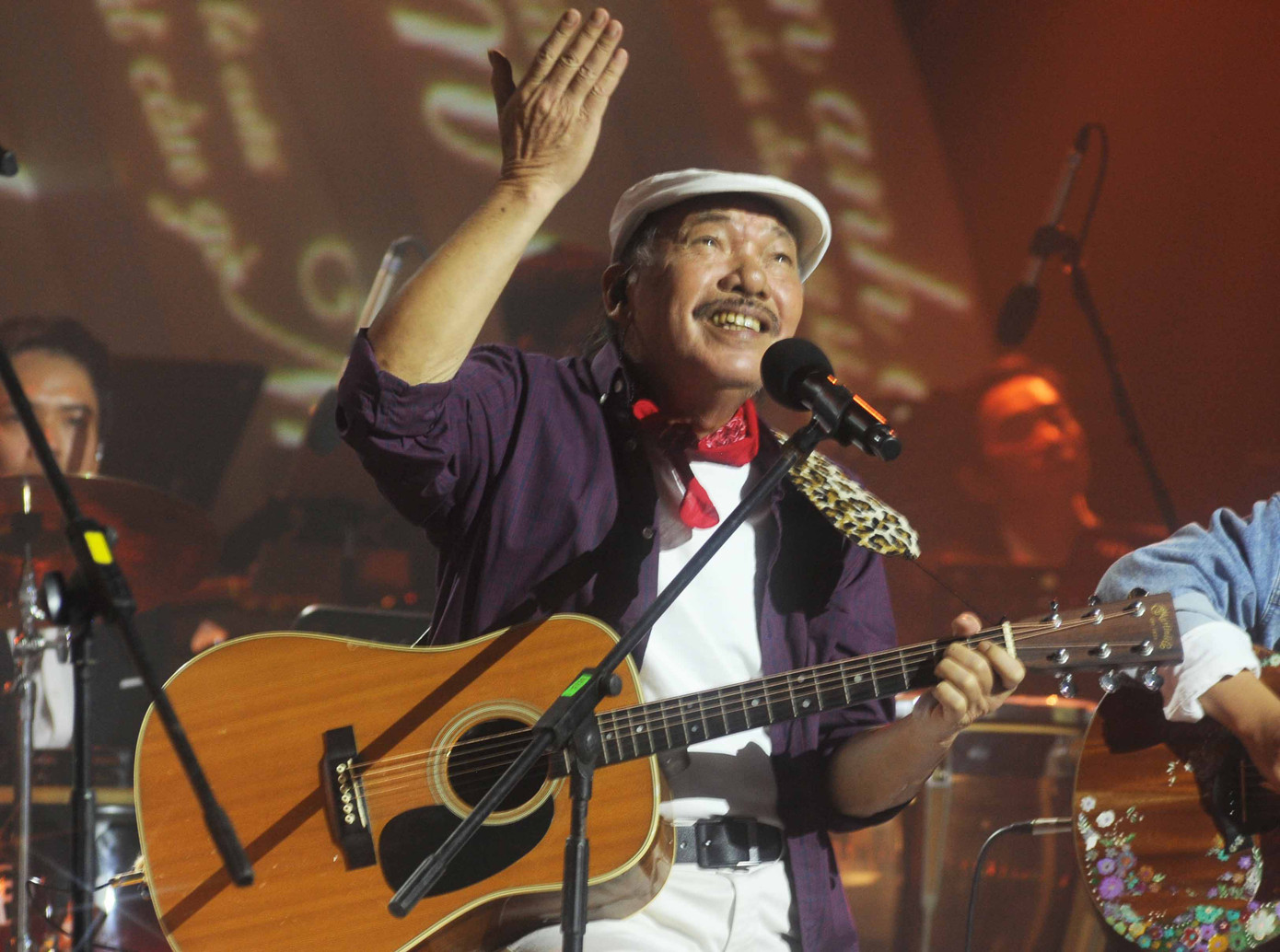 Hầu như năm nào nhạc sĩ cũng có những ca khúc mới. Ông còn viết văn và nhiều tác phẩm của ông đăng trên báo Tiền Phong.