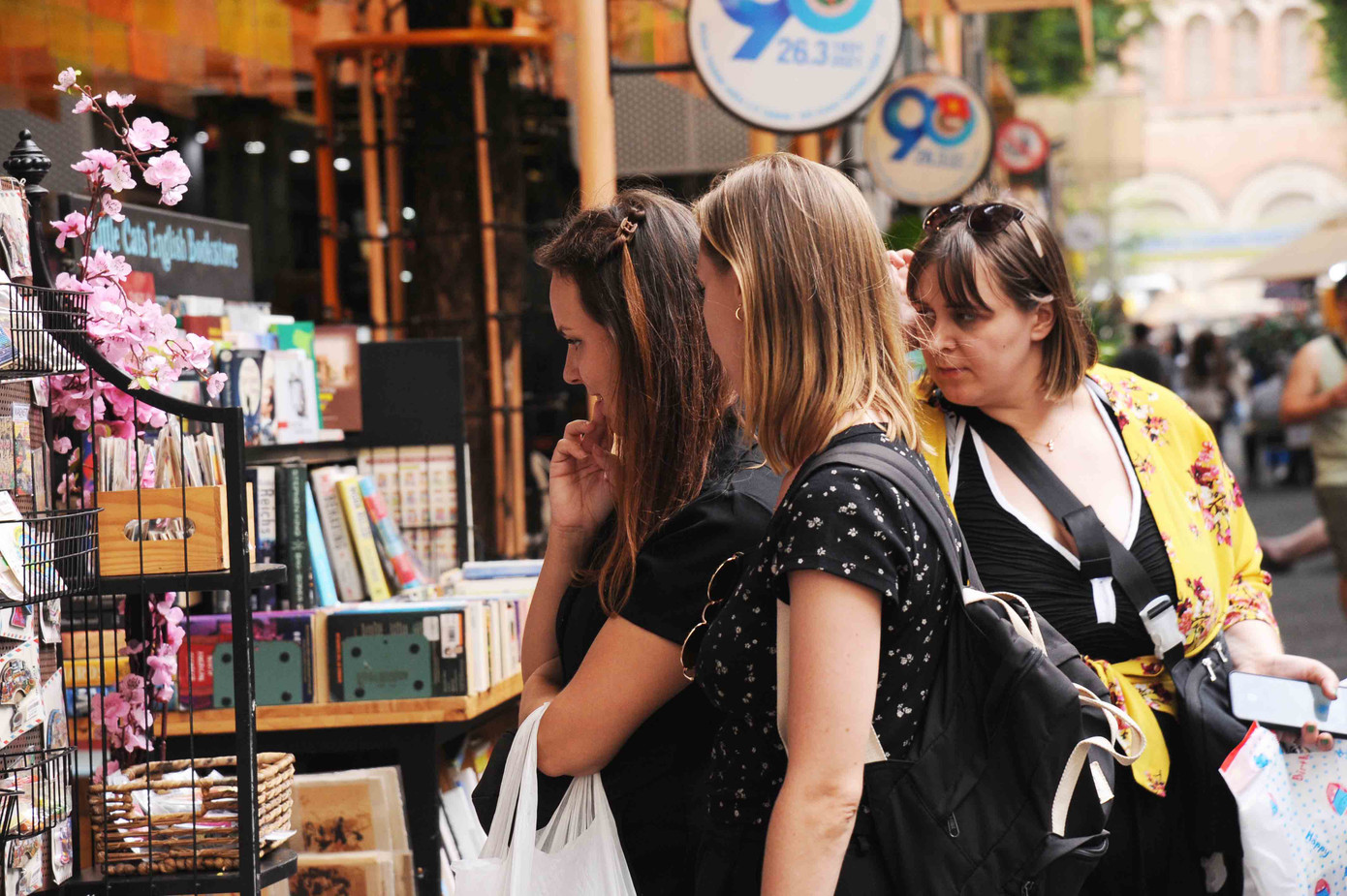 Các loại sách vở làm thủ công bằng tay hấp dẫn người mua Các loại sách vở làm thủ công bằng tay hấp dẫn người mua