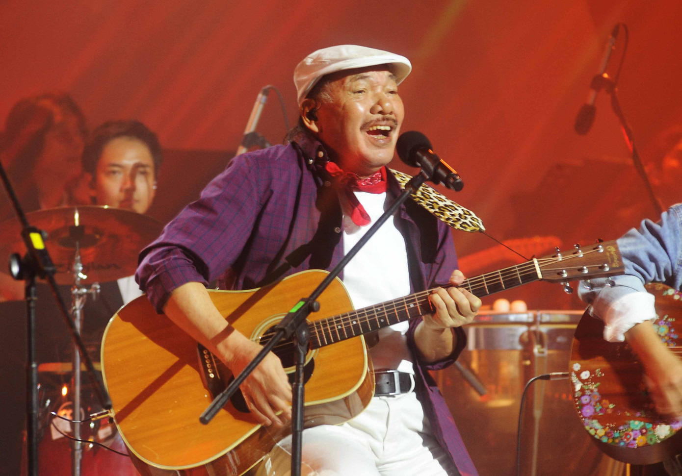 Nhạc sĩ Trần Tiến kể lại vì sáng tác ca khúc có tính đổi mới, ông bị hiểu lầm, nhưng cũng nhiều lãnh đạo thích các ca khúc phản ánh thực trạng xã hội của ông. Khi phong trào đổi mới thực sự diễn ra năm 1986, nhạc sĩ Trần Tiến mới được đánh giá công bằng hơn.