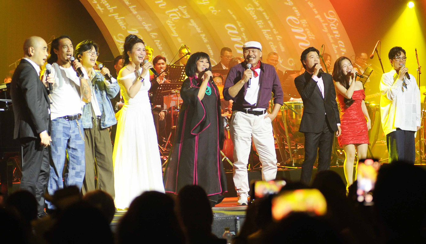 Trần Tiến như cây cổ thụ luôn tỏa bóng xuống các đồng nghiệp, những người em nghệ sĩ và cả khán giả