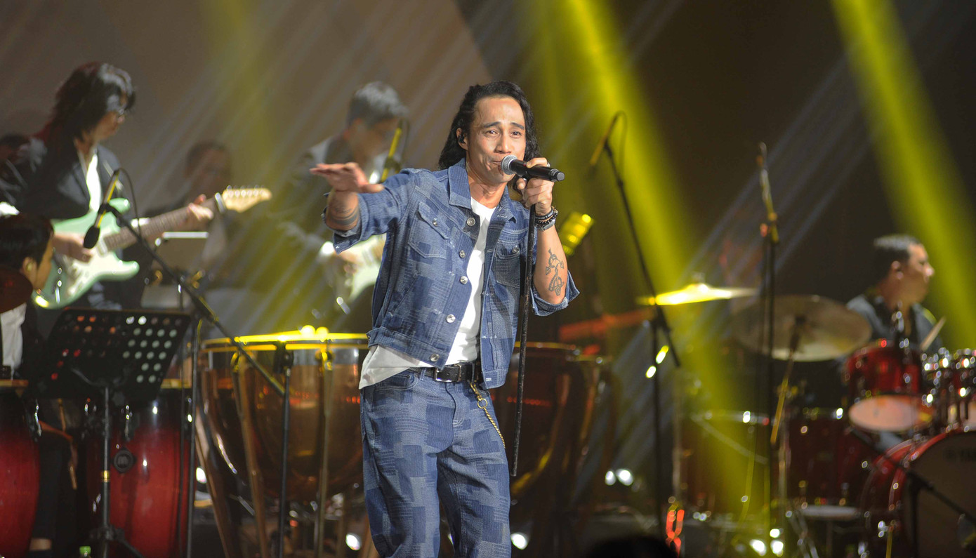 Các tác phẩm của Trần Tiến dường như không bao giờ cũ. Khán giả vẫn như "nổi da gà" khi nghe Phạm Anh Khoa biểu diễn ca khúc Vòng tay cầu hôn.