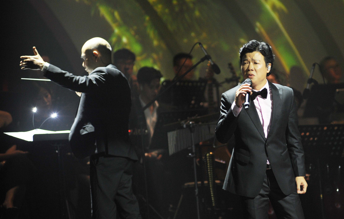 Các tác phẩm viết về chiến tranh và đất nước của Trần Tiến luôn lay động trái tim con người. Ca sĩ Vũ Thắng Lợi đảm nhận biểu diễn mảng ca khúc viết về người lính của Trần Tiến trong đêm nhạc.