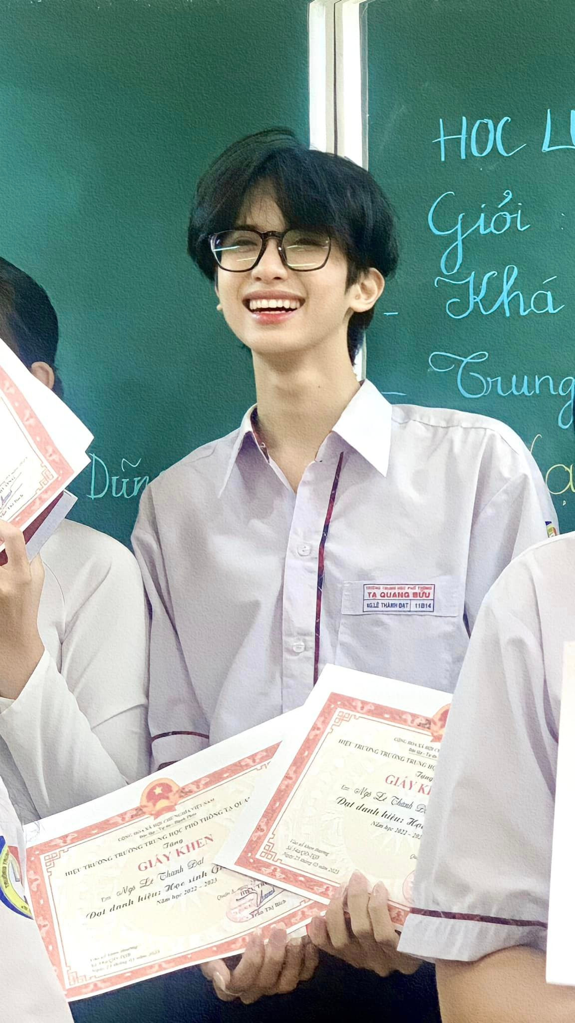 Không chỉ đẹp trai, Thành Đạt còn gây ấn tượng với thành tích học tập đạt loại Giỏi.