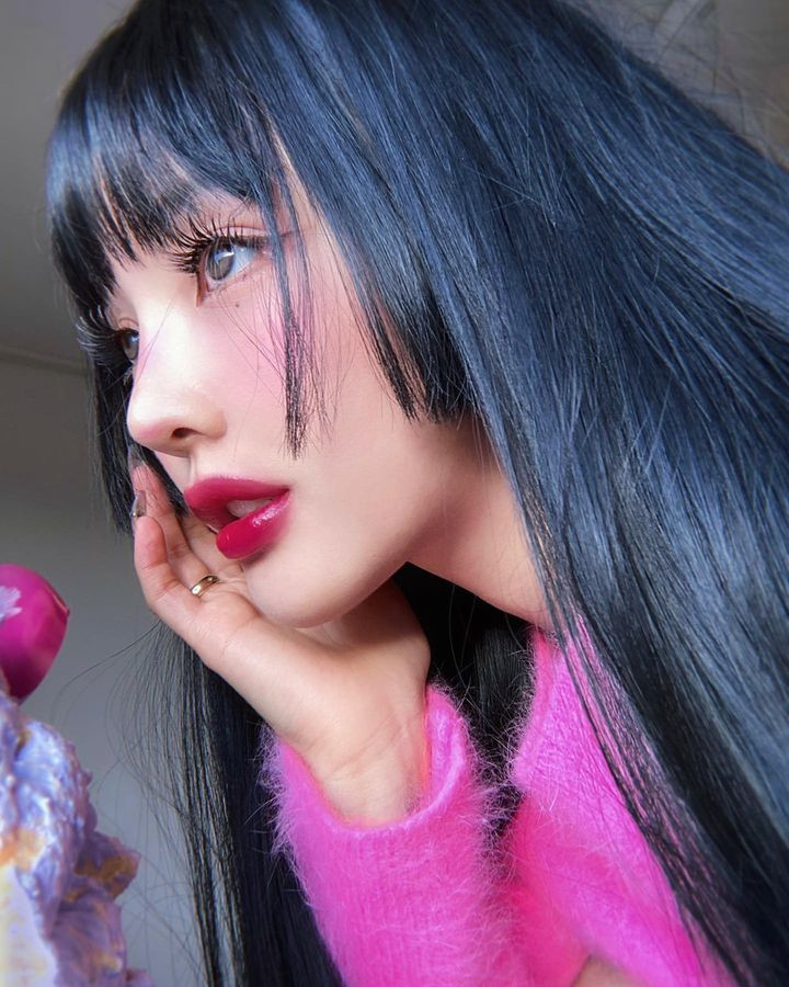 Pony - "phù thủy make-up" xứ sở kim chi khoe visual xinh đẹp với tài năng biến hình tắc kè hoa trong nhiều make-up look khác nhau.