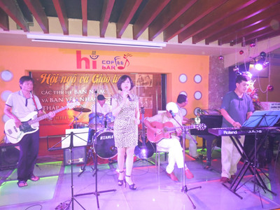 Ca sỹ Sao Mai tại cuộc hội ngộ âm nhạc lần 2. Ảnh: NTL