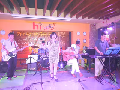 Ca sỹ Sao Mai tại cuộc hội ngộ âm nhạc lần 2. Ảnh: NTL