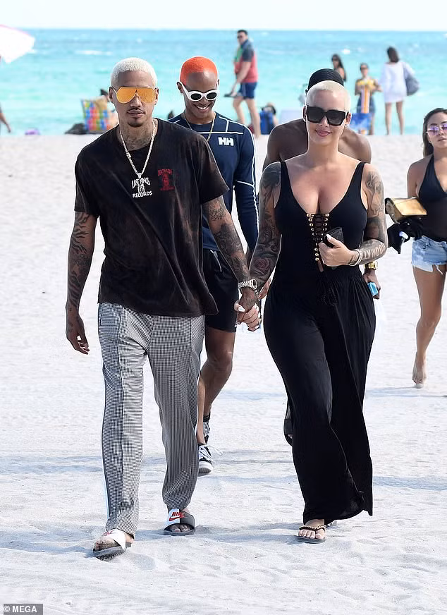 Vũ nữ thoát y Amber Rose tình tứ bạn trai mới ở Miami ảnh 2