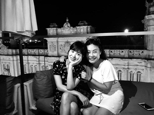 Hình ảnh mới của Song Hye Kyo ở Cuba: Tóc ngắn mặt mộc trẻ trung ảnh 2