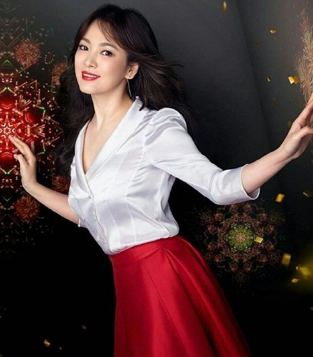 Hình ảnh mới của Song Hye Kyo ở Cuba: Tóc ngắn mặt mộc trẻ trung ảnh 10