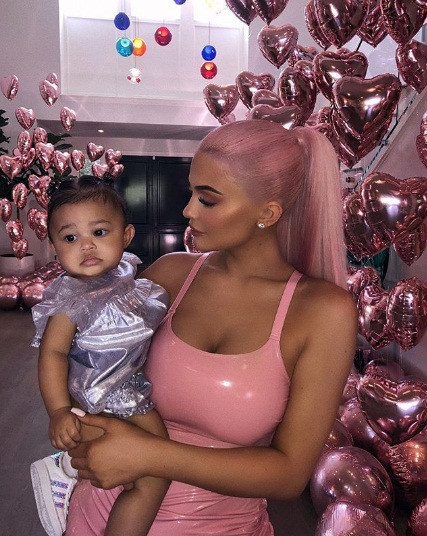 Em út nhà Kardashian mặc bó sát khoe đường cong hấp dẫn ảnh 10