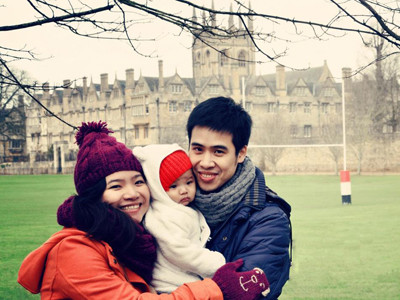 Thầy Nguyễn Hữu Hòa cùng gia đình 