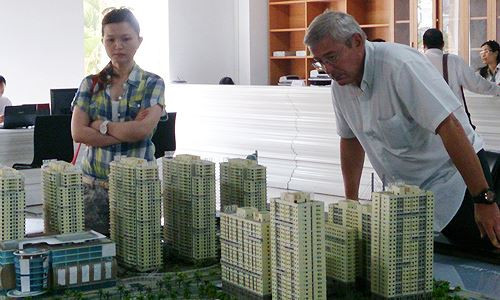 Yêu cầu báo cáo tình hình người nước ngoài mua nhà ở Việt Nam ảnh 1