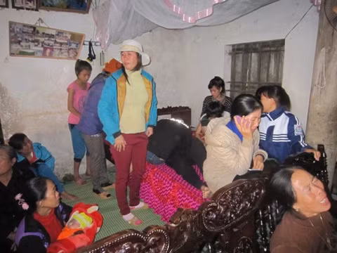 Không khí ảm đảm bao trùm những căn nhà nhỏ. Ảnh Xuân Bảy