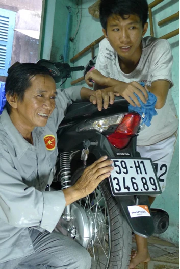 Ông Minh và chiếc xe mới