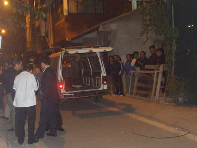  Hiện trường vụ giải quyết mâu thuẫn nợ nần bằng súng và mìn ngày 24-11, tại quận Tây Hồ