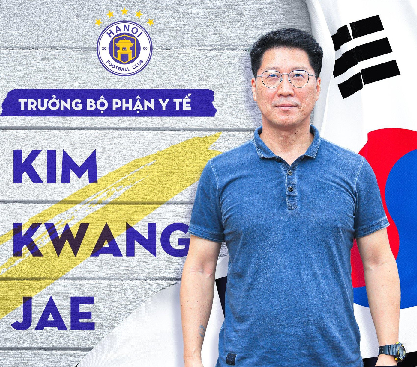 Bác sĩ Kim Gwang-Jae là người phát hiện ra tình trạng không ổn của Văn Hậu.