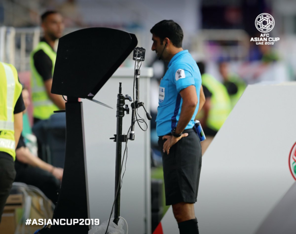 Trọng tài Hassan sử dụng VAR trận Việt Nam- Nhật Bản Trọng tài Hassan sử dụng VAR trận Việt Nam- Nhật Bản