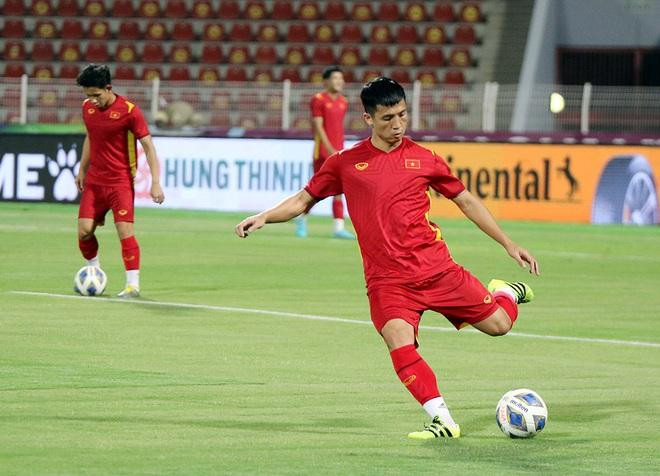 Trong các buổi tập gần đây, Bùi Tiến Dũng và các đồng đội đã rèn các mảng miếng tấn công. ĐT Việt Nam nhiều khả năng sẽ nhập cuộc chủ động trong cuộc đối đầu với đối thủ được đánh giá là vừa sức nhất.