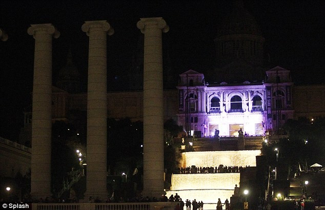 Không gian lộng lẫy của bảo tàng trang hoàng cho tiệc cưới. 