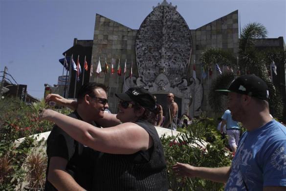 Những du khách Úc tại Indonesia cũng tham dự buổi lễ kỷ niệm