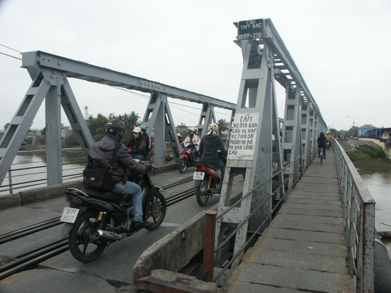 Đường sắt và đường bộ 