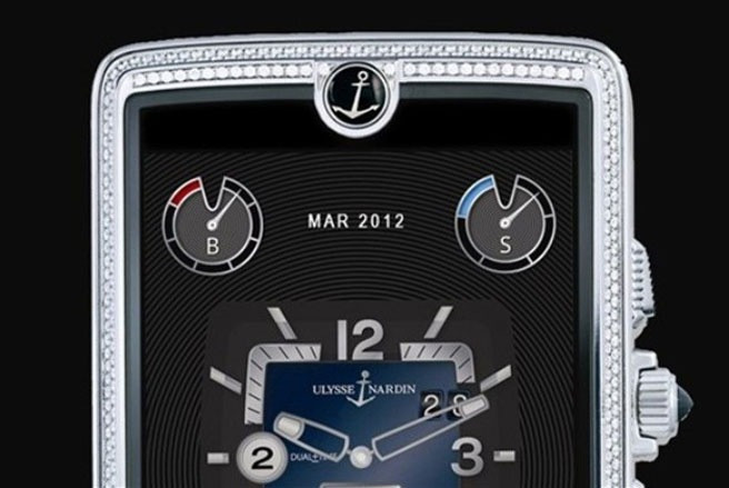 Ulysse Nardin Chairman nạm kim cương Giá tham khảo: 13.000 - 50.000 USD Chiếc smartphone Ulysse Nardin Chairman là sản phẩm có sự hợp tác của Ulysse Nardin và Uncells. Phiên bản nạm kim cương (Ulysse Nardin Chairman Diamond Edition) dùng vỏ bằng vàng trắng 18 carat, phía trên khảm 2.000 viên kim cương hảo hạng. Ulysse Nardin Chairman nạm kim cương Giá tham khảo: 13.000 - 50.000 USD Chiếc smartphone Ulysse Nardin Chairman là sản phẩm có sự hợp tác của Ulysse Nardin và Uncells. Phiên bản nạm kim cương (Ulysse Nardin Chairman Diamond Edition) dùng vỏ bằng vàng trắng 18 carat, phía trên khảm 2.000 viên kim cương hảo hạng. Ulysse Nardin Chairman có màn hình cảm ứng 3,2 inch, bàn phím Qwerty hiển thị đầy đủ trên màn hình và bàn phím cứng của điện thoại di động truyền thống, chức năng nhận diện chủ nhân bằng vân tay qua máy quét sinh trắc học, camera 8 Megapixel, quay video chất lượng HD, bộ nhớ trong 32 GB và chạy hệ điều hành Android - Ảnh: Tech