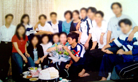 Nghĩa (X) được lòng khá nhiều bạn gái trong và ngoài lớp. Nghĩa (X) được lòng khá nhiều bạn gái trong và ngoài lớp