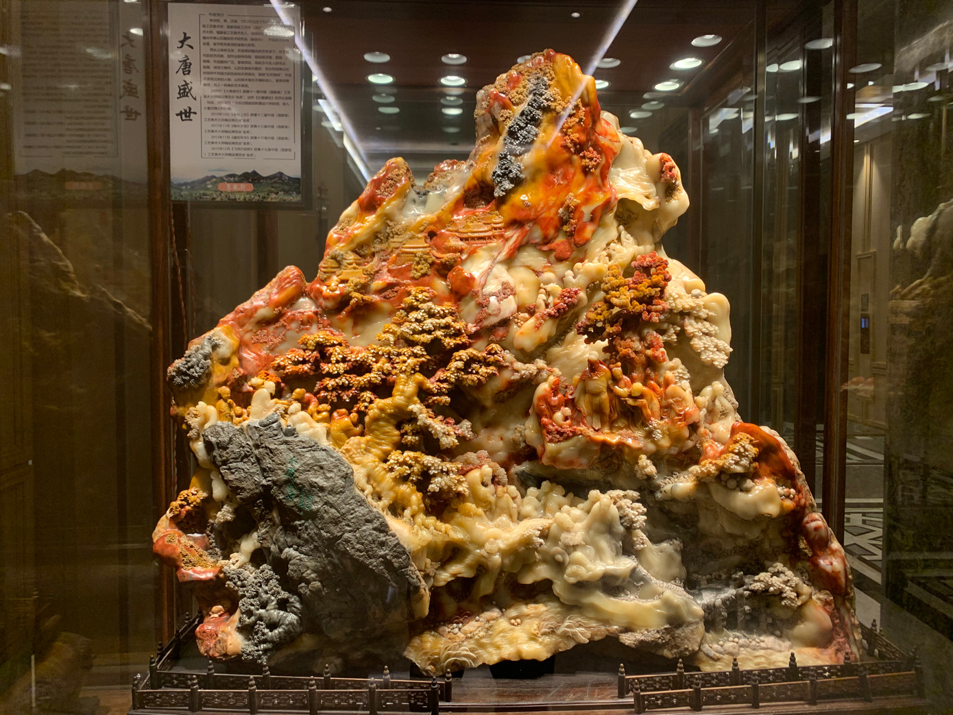 Tác phẩm này có giá bán tương đương 13 tỷ đồng. Ảnh: Linh Nhi.