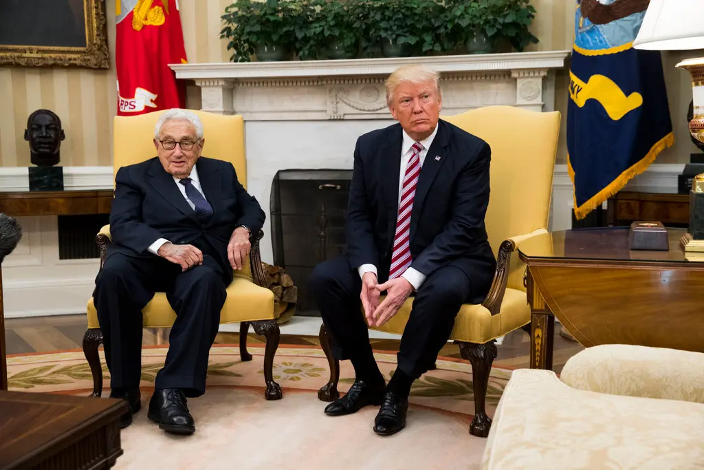 Ông Henry Kissinger gặp Tổng thống Donald Trump tại Nhà Trắng vào tháng 5/2017. Ông Trump đã đến thăm ông Kissinger vào năm trước đó, trong chiến dịch tranh cử tổng thống. Ảnh: The New York Times. Ông Henry Kissinger gặp Tổng thống Donald Trump tại Nhà Trắng vào tháng 5/2017. Ông Trump đã đến thăm ông Kissinger vào năm trước đó, trong chiến dịch tranh cử tổng thống. Ảnh: The New York Times.