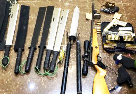 Hàng xóm khai thử súng khiến 2 cha con trúng 4 phát đạn trước cửa nhà? ảnh 2