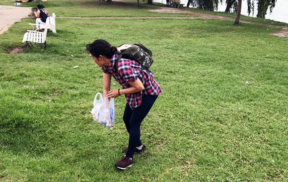 Hàng trăm người tình nguyện nhặt rác quanh hồ Xuân Hương ảnh 2