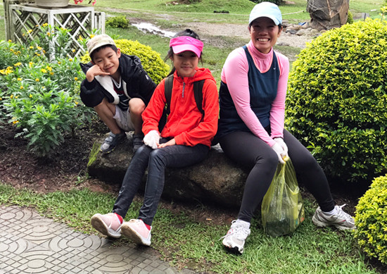 Hàng trăm người tình nguyện nhặt rác quanh hồ Xuân Hương ảnh 4