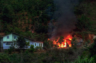 Cháy rụi ngôi nhà trên đồi cao ở Đà Lạt ảnh 1