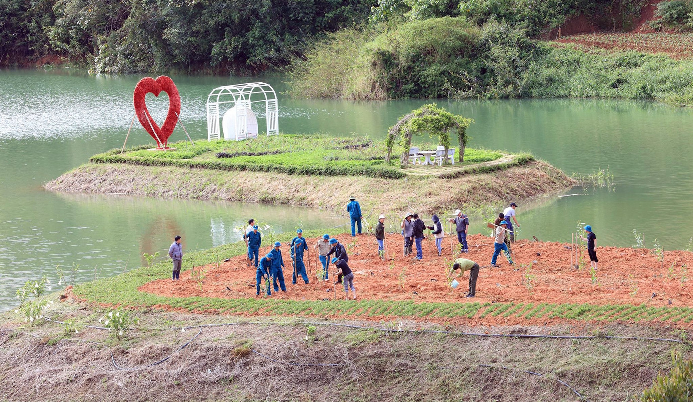 Cả chục doanh nghiệp 'băm nát' thắng cảnh quốc gia hồ Tuyền Lâm ảnh 4