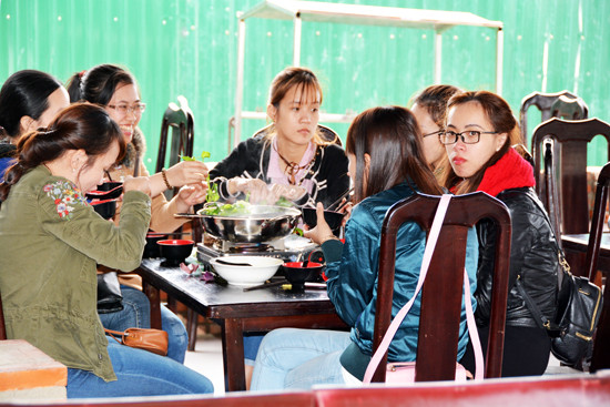 Chiêu đãi buffet chay cho hàng ngàn du khách tại Đà Lạt ảnh 1