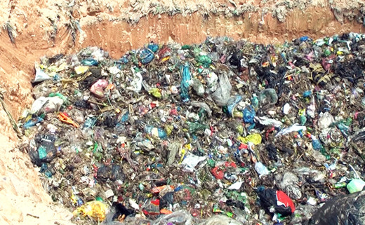 Phát hiện nhà máy xử lý rác chôn lấp trái phép 40.000 tấn rác “sống” ảnh 1