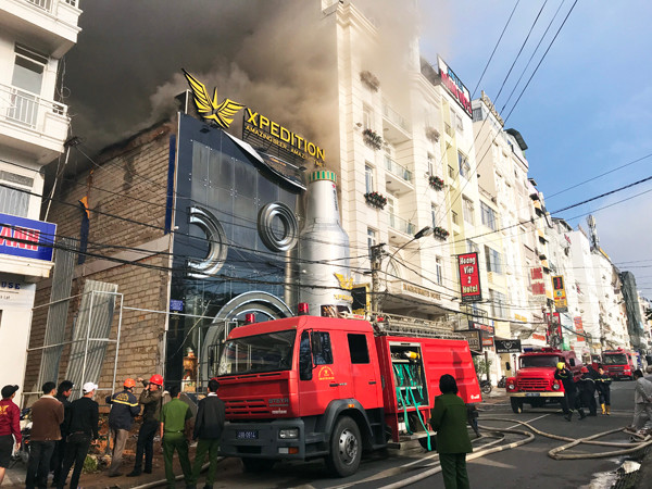 Cháy lớn tại quán bia đang chuẩn bị khai trương ảnh 1