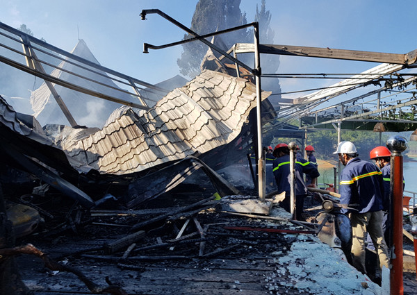 Cả chục xe cổ bị 'bà hỏa' thiêu rụi trong quán cà phê ở Đà Lạt ảnh 3